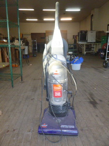 lot 53 image: Bissell Powerforce Helix Vacuum Cleaner