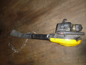 lot 63 image: McCulloch MAC 320BV Gas Blower