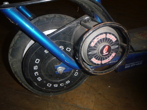 lot 98 image: Schwinn S350 Scooter