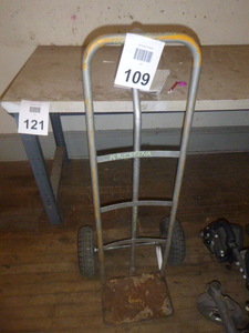 lot 109 image: 2 Wheel Dolly