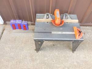 Router table with fence & miter. No router included. As shown.