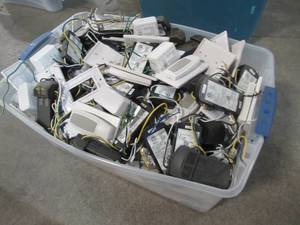 WHOLESALE MIXED BIN OF MISCELLANEOUS CEILING FAN RECEIVERS, SWITCHES AND REMOTES