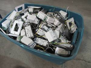 WHOLESALE MIXED BIN OF MISCELLANEOUS CEILING FAN RECEIVERS, SWITCHES AND REMOTES
