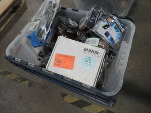 WHOLESALE MIXED BIN OF MISCELLANEOUS HANDHELD SHOWER HEADS, SHOWER HEADS AND MORE
