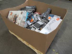 WHOLESALE MIXED PALLET OF MISCELLANEOUS PLUMBING HARDWARE, FIXTURES, VALVES  AND MORE