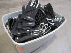 WHOLESALE MIXED BIN OF MISCELLANEOUS HUSKY WORK GLOVES - LEFT HAND ONLY