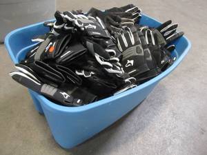 WHOLESALE MIXED BIN OF MISCELLANEOUS HUSKY WORK GLOVES - LEFT HAND ONLY