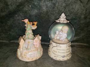 lot 102 image: Enesco Precious Moments 2003 Musical Snow Globe & Figurine