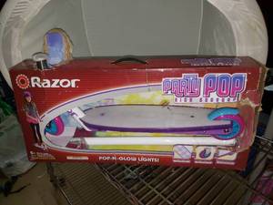 lot 34 image: Razor Party Pop Kick Scooter