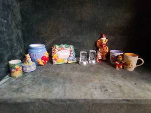 lot 101 image: Collectible Winnie the Pooh Lot