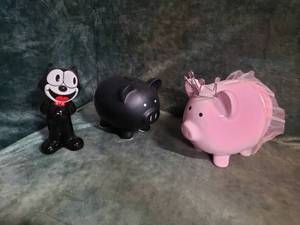 lot 89 image: Pig Piggy Banks & Felix the Cat