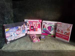 lot 86 image: Creative Crafting Lot