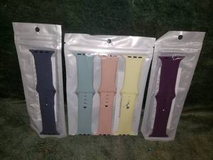 lot 98 image: Five iWatch 42mm Bands