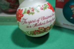 lot 138 image: Vintage Collectible Christmas Ornaments