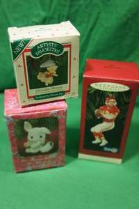 lot 154 image: Lot of Hallmark Keepsake, Carlton, Precious Moments Ornaments