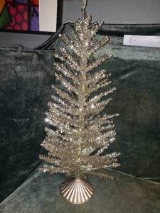 lot 11 image: 3 Aluminum Christmas Tree