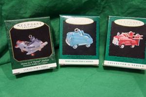 lot 71 image: Hallmark Kiddie Car Luxury Edition, Kiddie Car Classics Ornaments