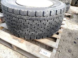 lot 143 image: Michelin 44550R22.5 Tire on Alumin...