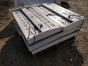 lot 154 image: (8) 4 Fluorescent Lights...