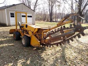 lot 18 image: Davis Fleetline (Case) 304 Trencher