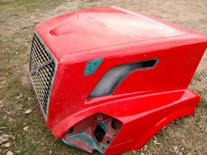 lot 19 image: Fiberglass Volvo Truck Hood