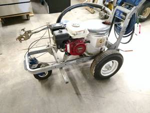 lot 22 image: Graco LineLazer IV 3900