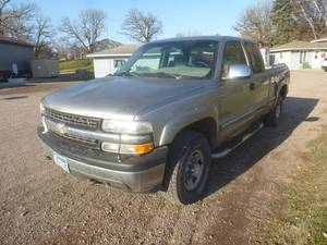 lot 4 image: 2002 Chevy HD 2500 4WD