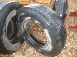 lot 29 image: Conveyor Tire 9.00 x 20