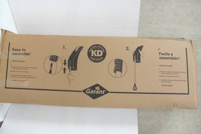 Garant GUH30FKDU 30 UHMW Blade Snow Pusher - White Blade w Red handle