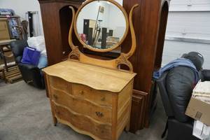lot 47 image: 1965 Antique Barnard Dresser with Mirror