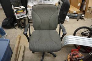 lot 51 image: Computer Chair