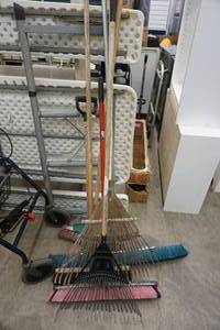 lot 54 image: GarageYard Items