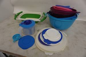 lot 63 image: Plastic Kitchen Items