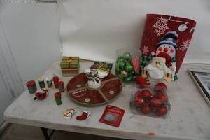 lot 86 image: Christmas Items