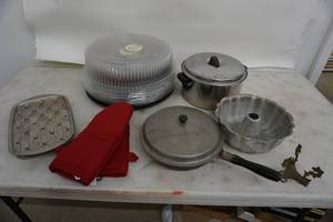 lot 89 image: Kitchen Items