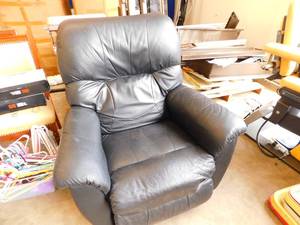 lot 10 image: Black Leather ReclinerRocker with Removable Back