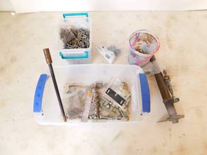 lot 13 image: Garage Items