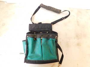 lot 14 image: Tool PouchBelt