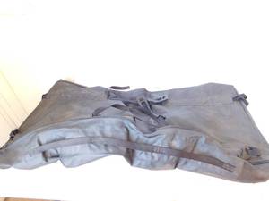 lot 30 image: Black Car Top Carrier