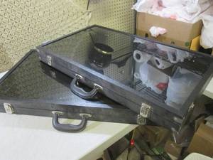 lot 12 image: Portable 2-In-1 Display Case(s) wit...
