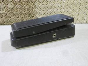 lot 28 image: Dunlop Original CryBaby Guitar Peda...