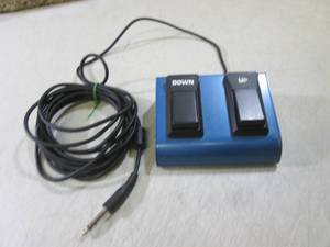 lot 29 image: Behringer Control Pedal  FS...