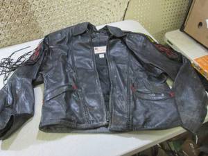 lot 33 image: Ladies Fringed and Beaded Leather J...
