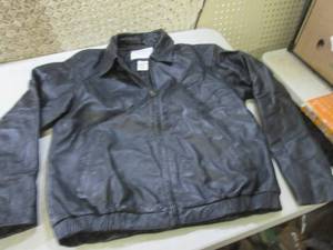 lot 37 image: Covington Leather Jacket Size M (38...