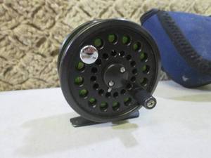 lot 44 image: TFO MIDGE Fly Fishing Reel with Cas...