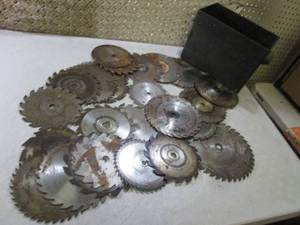 lot 83 image: Container Full of Assorted Sized Sa...