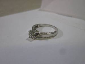 lot 98 image: 10K Keepsake Ring with 4 Clear Ston...