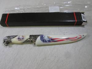 lot 105 image: 13 Decorative Patriotic Eagle Knif...