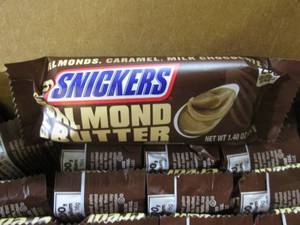 lot 147 image: Box of 24 Snickers Creamy Almond Bu...
