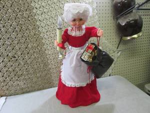 lot 206 image: 24 Electric Animated Lightup Mrs C...